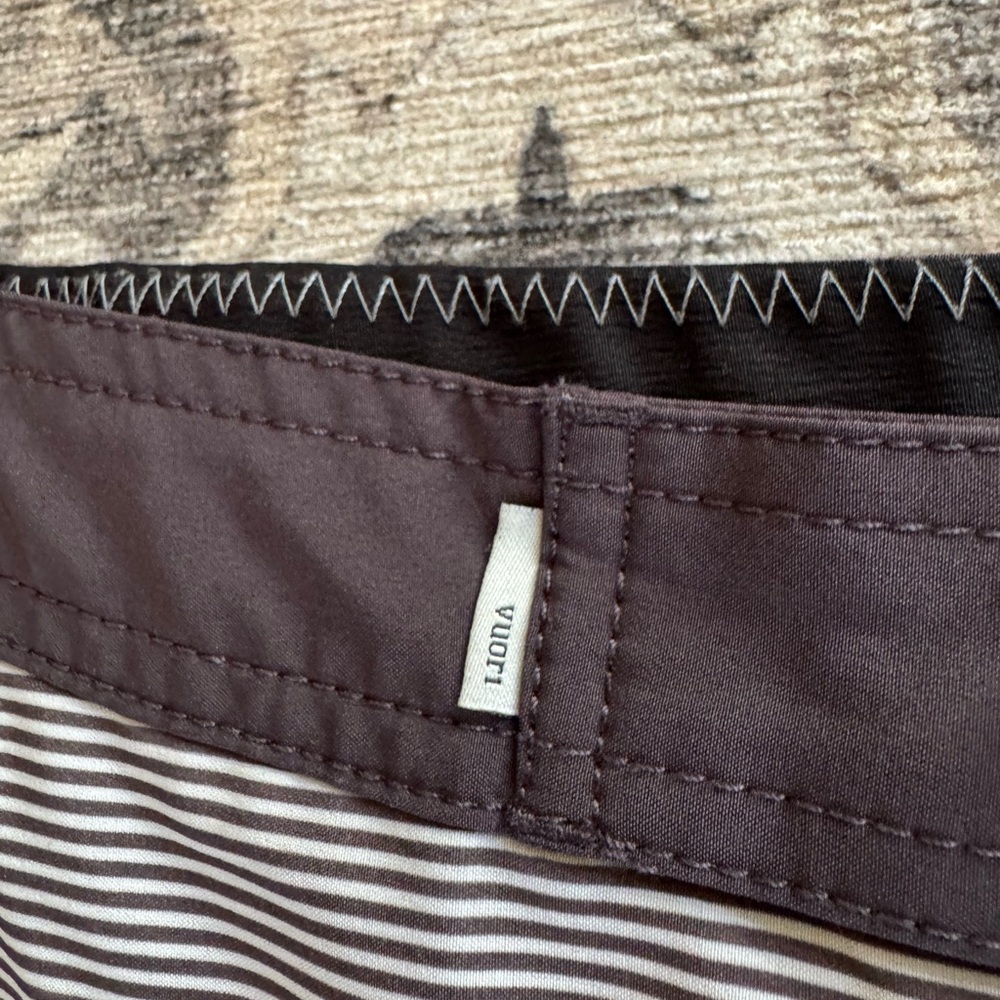 Vuori Board Shorts, Size 36 - Picture 5 of 15